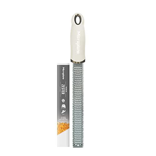 Microplane Zester Küchenreibe in Kaschmir-Beige für Zitrusfrüchte, Parmesan, Ingwer, Schokolade & Muskatnuss mit feiner Edelstahlklinge - Made in USA von Microplane