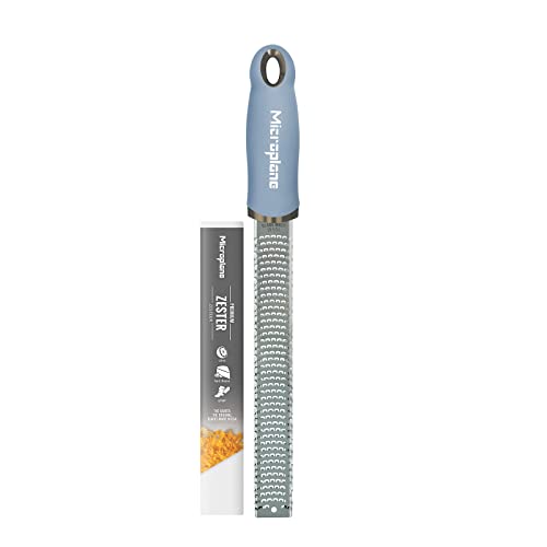 Microplane Zester Küchenreibe in Küstenblau für Zitrusfrüchte, Parmesan, Ingwer, Schokolade & Muskatnuss mit feiner Edelstahlklinge - Made in USA von Microplane