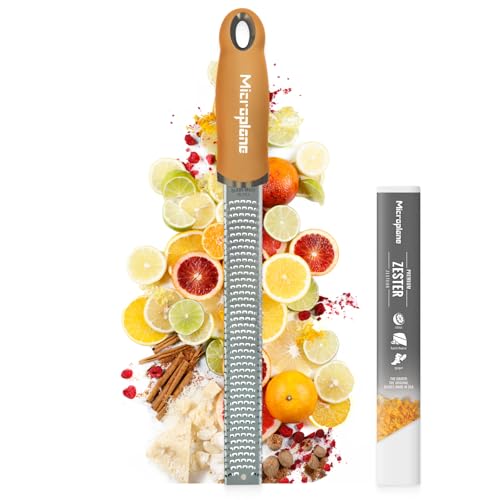 Microplane Zester Küchenreibe in Senfgelb für Zitrusfrüchte, Parmesan, Ingwer, Schokolade & Muskatnuss mit feiner Edelstahlklinge - Made in USA von Microplane