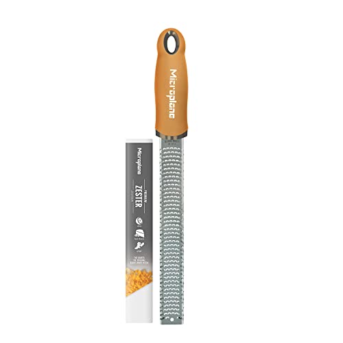 Microplane Zester Küchenreibe in Senfgelb für Zitrusfrüchte, Parmesan, Ingwer, Schokolade & Muskatnuss mit feiner Edelstahlklinge - Made in USA von Microplane