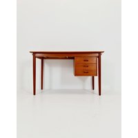 Mid Century Danish Teak Desk By Sigh & Sons, 1960S Mid Century Danish Teak Desk By Sigh & Sons, 1960S von MidAgeVintageDE