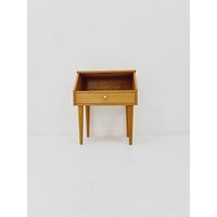 Mid Century Scandinavian Oak Side Table/Bedside Table, 1960S Mid Century Scandinavian Oak Side Table/Bedside Table, 1960S von MidAgeVintageDE