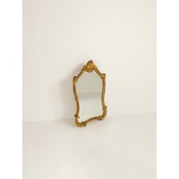 Classic Style Mirror in Gold Leaf With Shaped Frame Italy 80S Classic Style Mirror in Gold Leaf With Shaped Frame Italy 80S von MidAgeVintageDE2