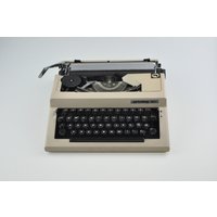 Privileg 160 Arbeitsschreibmaschine, Tragbare Schreibmaschine, Vintage Beige Manuelle Retro Schreibmaschine von MidCenturyEU