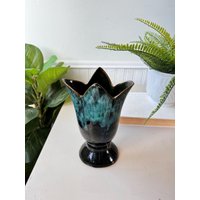 Seltene Vintage 1950Er Jahre Blue Mountain Pottery Oder Canuck Tulip Fan Vase, Mcm Mid Century Vase in Grüner Und Schwarzer Glasur, Nicht Markiert von MidMayVintage