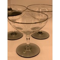 Fantastic Platinum Rimmed Vintage Sektgläser - 4Er Set Basis Ist Rauchgraues Glas Barware, Mcm, Mid Century, Retro von MidModzilla
