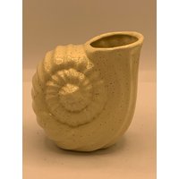 Hübsche Gelbe Schneckenschalenvase/Blumenvase - Tropfglasur So Hübsch Bring Das Meer Nach Hause von MidModzilla