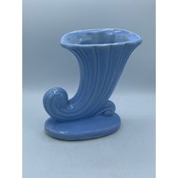 Vintage Blaue Füllhorn Blumenvase - Shawnee Pottery? Tolle Einfarbige Blaue Farbe Schöne von MidModzilla