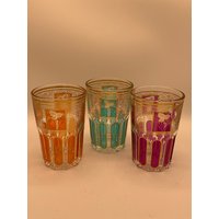 Vintage "Buntglas' Saftgläser - 3Er Set Happy Glasses Verziertes Design Rosa, Orange, Türkis Tolle Kleine Gläser Oder Boho Vase von MidModzilla