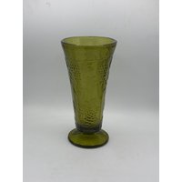 Vintage Grüne Große Pressglas Vase - Blätter Und Trauben Design Fuß Toll Für Ihren Urlaubstisch von MidModzilla