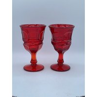 Vintage Leuchtende Rotweingläser - Gepresstes Glas Verschnörkter Goblet Style 2 Weingläser So Fantastisch Lassen Sie Den Weihnachtsmann Weinen von MidModzilla