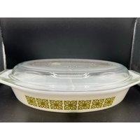 Vintage Pyrex Geteilte Auflaufform Mit Geätzten Deckel - Verde Grün Quadrat Blumenmuster 1.5Qt Casserole Add To Your Collection von MidModzilla