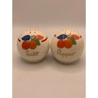 Vintage Cronin Pottery Salz - & Pfefferstreuer Runde Kugel Mit Orangen, 1940Er Jahre von MidModzilla