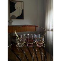 Mid Century Likörset Mit 6 Bunten Gläsern in Messing Halterung Ost Deutschland Ddr Klassiker Um 1960 von Midcenturyhome24