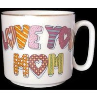 Love You Mom Right Tasse Mit Handgemaltem Quiltmuster Und Goldrand von Midcenturymugs