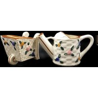 Vintage Nasco Zuckerdose Und Milchkännchen Set Handbemalte Blumen Schubkarre Gießkanne von Midcenturymugs
