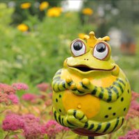 Gartenfrosch Keramik Froschkönigin Gartendeko Gartenstecker Frostsicher Handbemalt Rasenstecker Gartenkugel Midene von MideneArtStudio