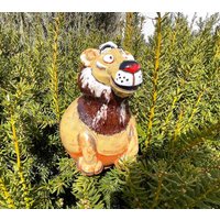 Keramik Gartendeko Löwe Gartenstecker Frostsicher Handgefertigte Gartenkugel Statue Gkr45 Midene Keramik Gartendeko Löwe Gartenstecker Frostsicher Handgefertigte Gartenkugel Statue Gkr45 Midene von MideneArtStudio