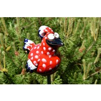 Handgemachter Keramik Vogel Gartenstecker Crimson Rasen Dekor von MideneArtStudio