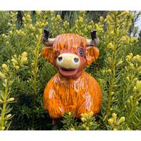Midene Keramik Gartendeko Highland Kuh Gkw34 Beetstecker Frostsicher Handgemacht Handbemalter Rasenstecker Gartenkugel von MideneArtStudio