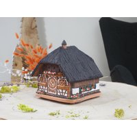 Midene Keramik Haus Räucherhaus Weihrauch Halter Wohn Dekor Sammler Miniatur Kuckucksuhr Germany von MideneArtStudio