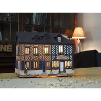 Midene Keramikhaus Teelicht Kerzenhalter Wohnkultur Miniaturhaus Des Cafe Du Coiffeur in Beuvron-En-Auge Frankreich B349 Tiny House von MideneArtStudio