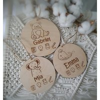 Geschenk Geburt Personalisiert | Baby Geburtsschild Babyzimmer Holzschild von MikayloDE