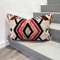 Samt Ikat Boho Kissen von MilaMiroStudio