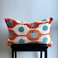 Samt Ikat Kissen Vögel Doppelseitig | Samtkissen von MilaMiroStudio