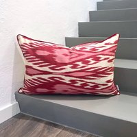 Seide Ikat Kissen Herz Rot von MilaMiroStudio