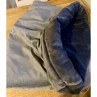 Kuschelsack Gina Grau-Grau Aus Cord Mit Wellnessfleece, Schlafsack, Hundekorb, Hundebett, Hundehöhle von MildredsHundeausst