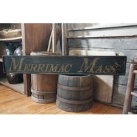 Gealtert Primitive Frühe Personalisierte Massachusetts Holzschild Mass von MillRiverPrimitives