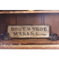 Gealtertes Primitiv Früh Aussehendes Boot & Shoe Making Holzschild Benutzerdefinierte Personalisierte Rustikale von MillRiverPrimitives
