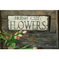 Primitive Aged Fresh Cut Blumen Holzschild Personalisierte Rustikale von MillRiverPrimitives
