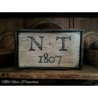 Primitive Personalisierte Initialen Und Jahr Familien Holzschild Individualisierung von MillRiverPrimitives