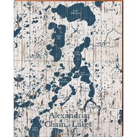 Alexandria Chain Of Lakes Weiß & Marine Shabby Karte | Wand-Kunstdruck Auf Echtholz von MillWoodArt