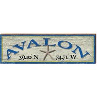 Avalon Seestern Breitengrad-Längengrad Zeichen | Wand-Kunstdruck Auf Echtholz Avalon Seestern Breitengrad-Längengrad Zeichen | Wand-Kunstdruck Auf Echtholz von MillWoodArt