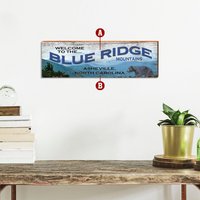 Cottage Blue Ridge Mountains Mit Schwarzem Bären-Anpassbare | Wand-Kunstdruck Auf Echtholz von MillWoodArt