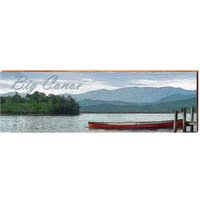 Großes Kanu Rotes Auf See Mit Bergen | Wand-Kunstdruck Echtholz Großes Kanu Rotes Auf See Mit Bergen | Wand-Kunstdruck Echtholz von MillWoodArt