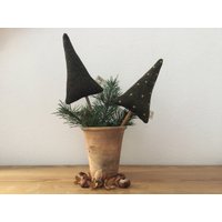 Christbäumchen Zum Stecken, Handgemacht Aus Original Harris Tweed in Zwei Varianten, Pur Grün Oder Mit Kleinen Sternchen von MillieDasSchaf