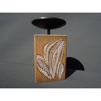 Kerzenhalter Leuchter Metallleuchter Holzleuchter Gemalte Federn Holzkerzenständer Metallkerzenständer Stumpen Federzeichnung Vogelfeder von Miloriblau