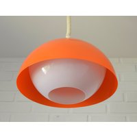 Vintage Orange Pendelleuchte/Mid Century Modern Große Space Age Deckenlampe von MimisShelf