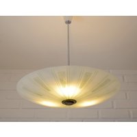 Vintage Sunburst Hängelampe/Grünes Glas Kronleuchter Untertassen Space Age Deutschland 1950 Mid Century Modern Deckenleuchte von MimisShelf