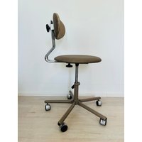 Komplett Restaurierter Kovona Bürostuhl 1970Er Jahre in Heller Kastanienfarbe Komplett Restaurierter Kovona Bürostuhl 1970Er Jahre in Heller Kastanienfarbe von MimosaVintageArt