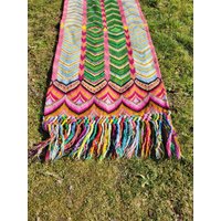 Große Vintage Wolle Kunst Tischdecke Tischläufer Retro Tischdekoration Tuch von MinasTreasureChest