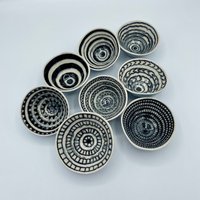 Gestreifte Muster Keramik Minischalen Schwarz Und Weiß Porzellan Ton Geschirr Gewürzschalen Keramik-Liebhaber-Geschenk von MineBurgessCeramics