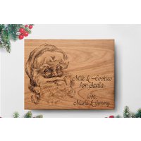 Benutzerdefinierte Cookie-Schneidebrett, Weihnachtsplätzchenbrett, Weihnachtsgeschenk, Weihnachtsplätzchen Und Milch, Hölzernes Schneidebrett von MineByDesignStudio
