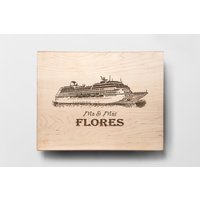 Personalisiertes Kreuzfahrtschiff-Schneidebrett Mit Gravur, Hochzeitsgeschenk, Holzküchendekor von MineByDesignStudio