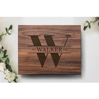 Schneidebrett Mit Monogramm Und Initial Brautpaar Geschenk Für Paare von MineByDesignStudio