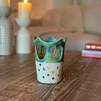 Handgefertigte Teelicht Kerzenhalter Aus Keramik Grün von MineBurgessCeramics